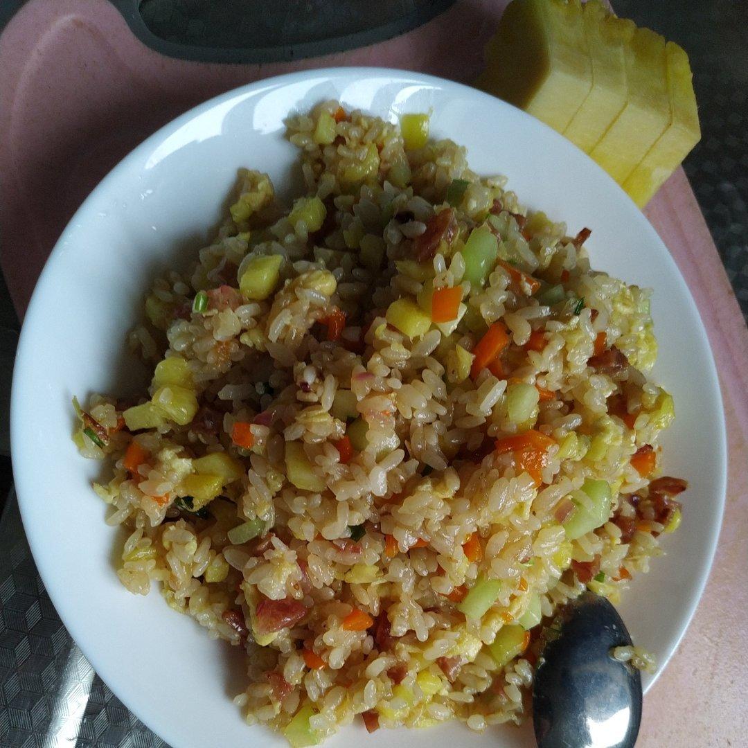 虾仁菠萝炒饭