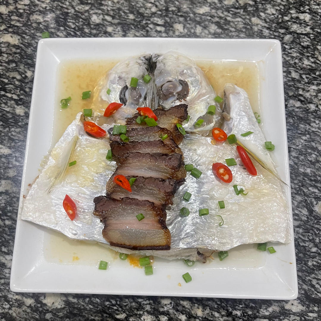 非常鲜的酱油肉蒸鳓鱼