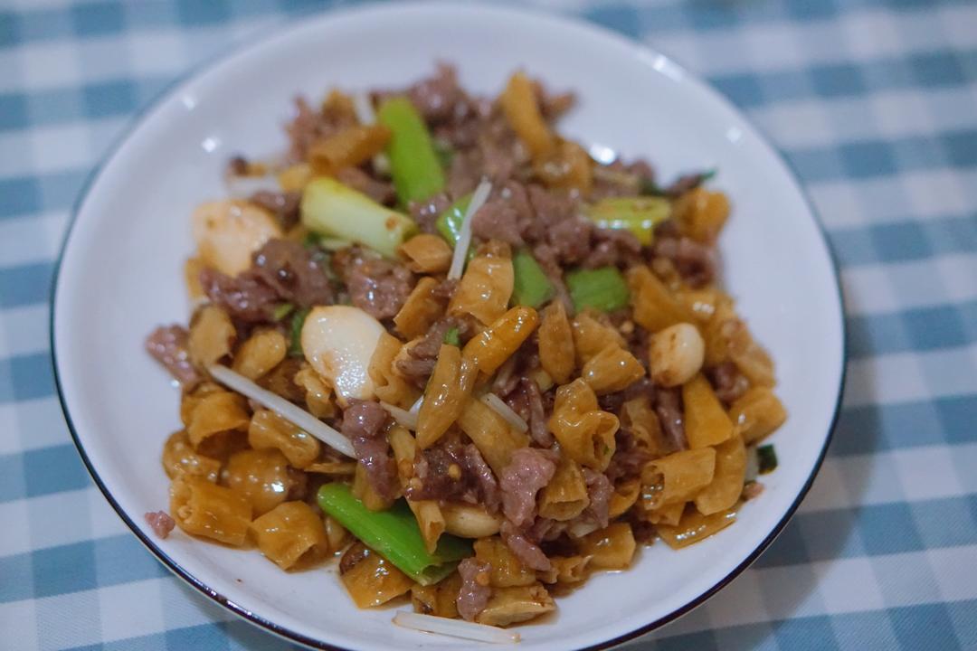 芹菜泡椒牛肉丝