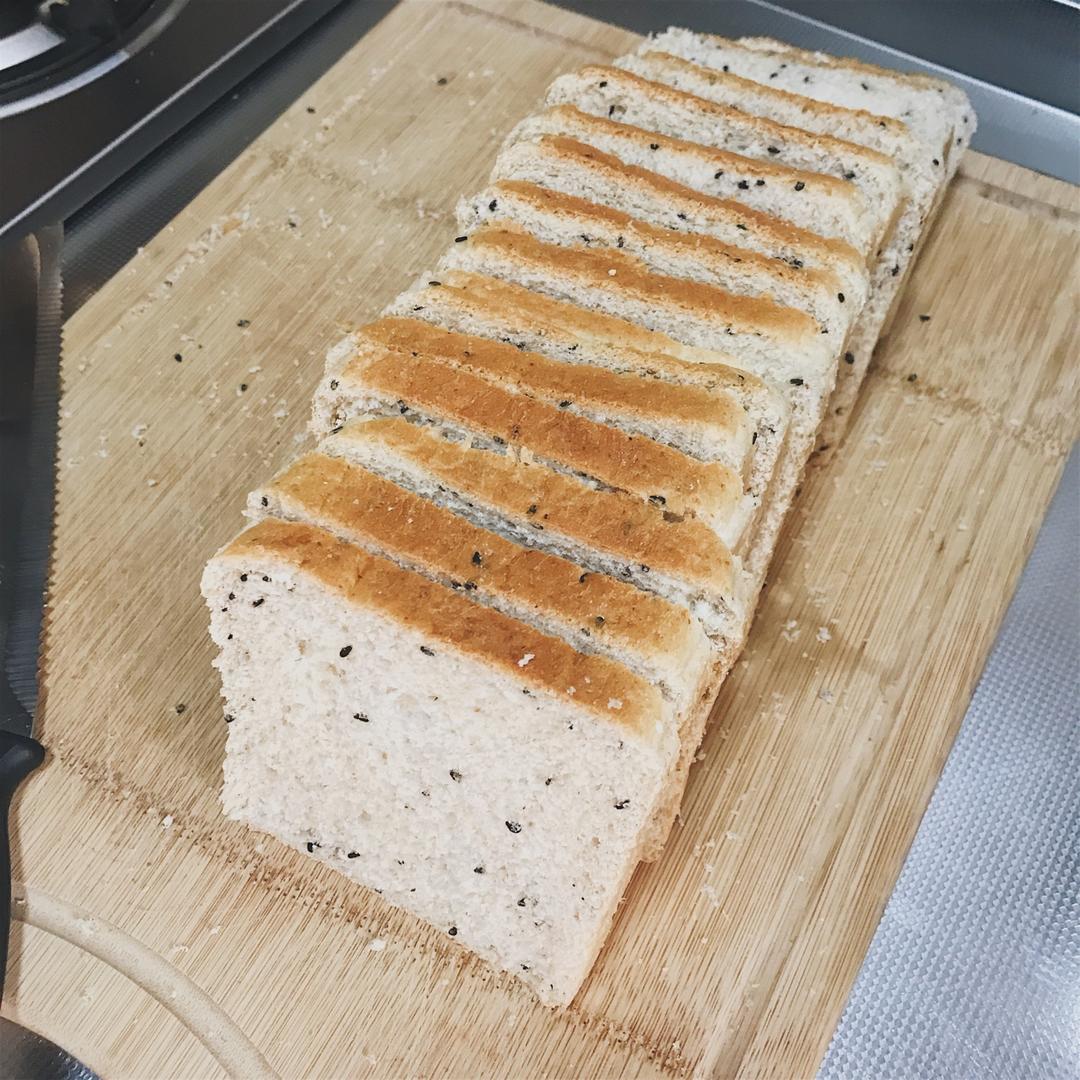 全麦芝麻牛奶土司