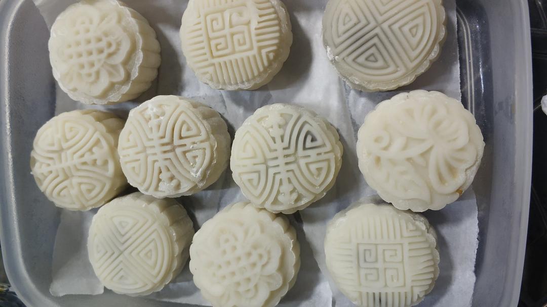 三色冰皮月饼
