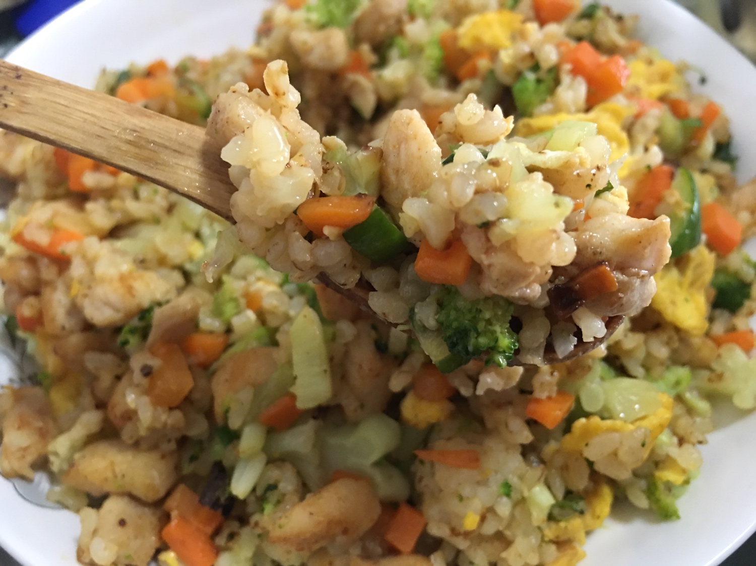 神仙减脂餐—欧阳娜娜同（gai liang）款花椰菜鸡胸肉炒糙米饭的做法