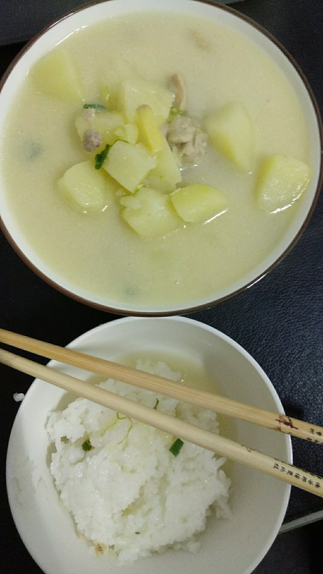 土豆炖鸡块