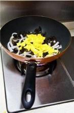 洋葱木耳炒土鸡蛋的做法 步骤5