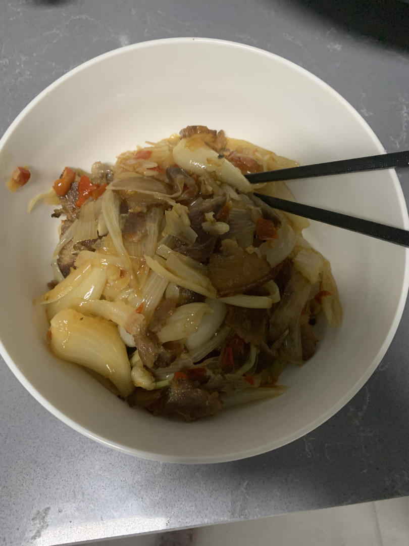 尝一尝春天的美味——新鲜藠头炒腊肉