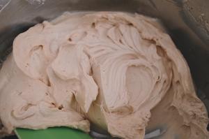 焦糖奶油摩卡蛋糕卷的做法 步骤11
