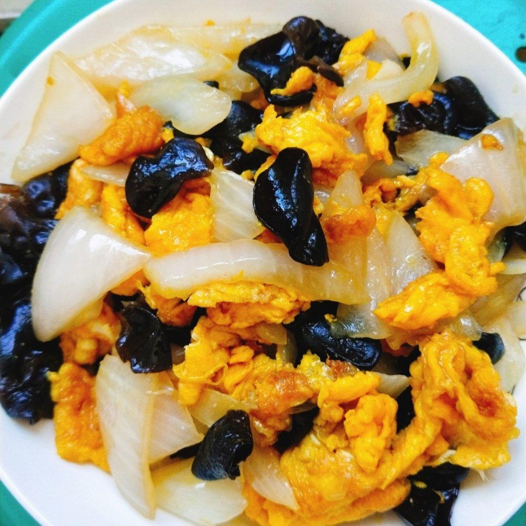 洋葱木耳炒鸡蛋