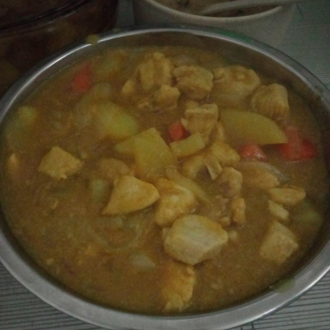 百梦多（好侍）咖喱鸡丁（洋葱胡萝卜土豆炒鸡胸）