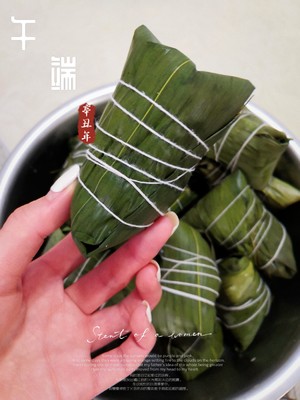端午节包粽子 蛋黄鲜肉粽蜜豆红枣粽 你爱哪一个的做法步骤图 八分熟的煎蛋 下厨房 端午节包粽子 蛋黄鲜肉粽蜜豆红枣粽 你爱哪一个的做法步骤图 八分熟的煎蛋 下厨房