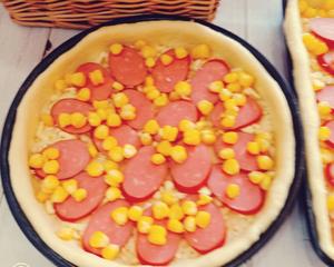 简单易上手的香肠玉米披萨(柏翠烤箱版)的做法 步骤2