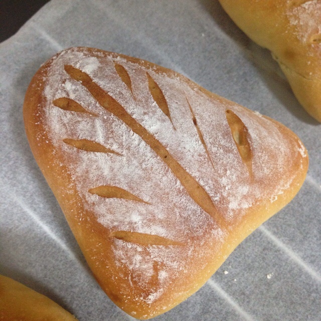 优雅蓝莓牛奶面包