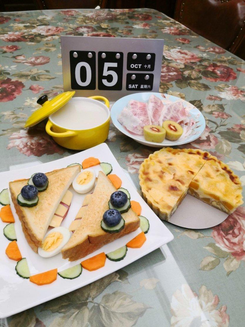 会吐舌头的大牙怪三明治