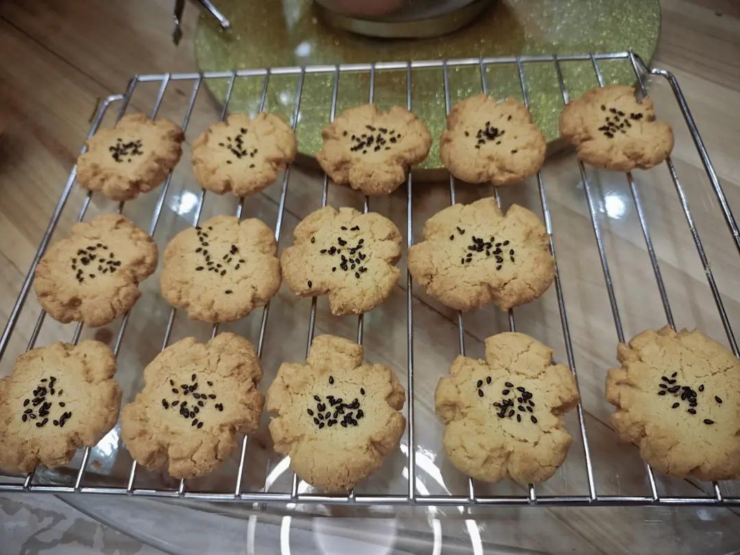 轻轻一按就碎掉的原味桃酥（不输猪油版）