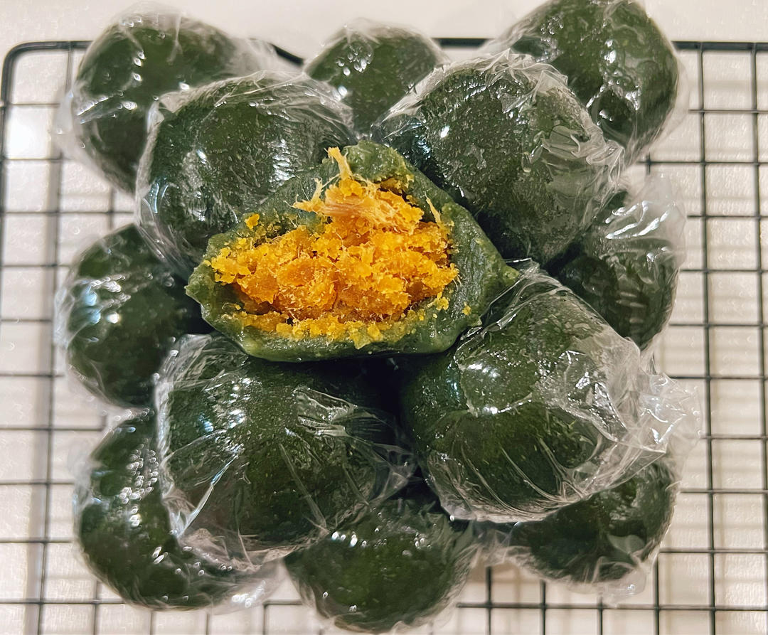 青团-艾草粉鸭蛋黄版