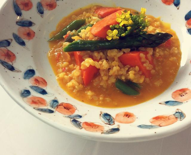 胡萝卜芦笋糙米炖饭的做法