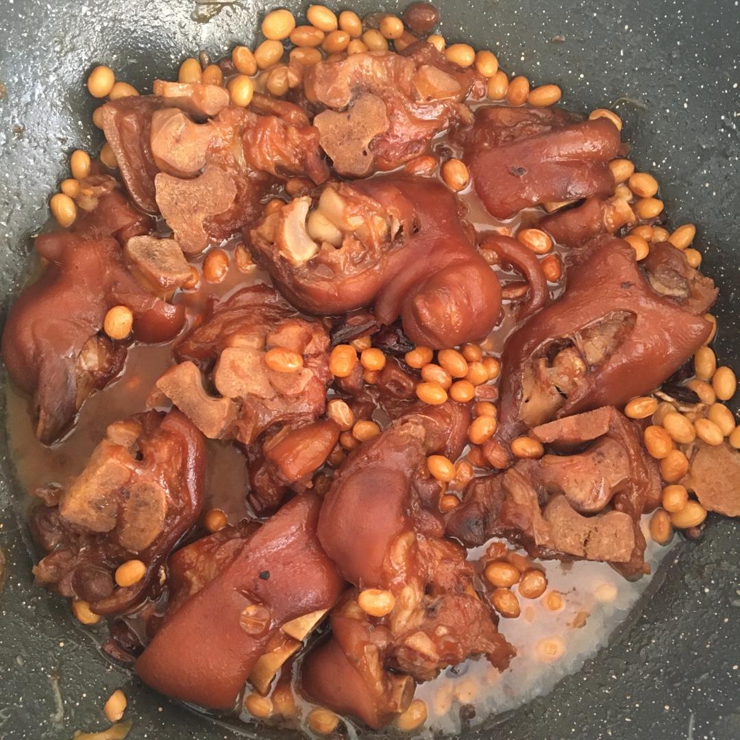 无敌软糯能黏住嘴巴的【啤酒炖猪蹄】