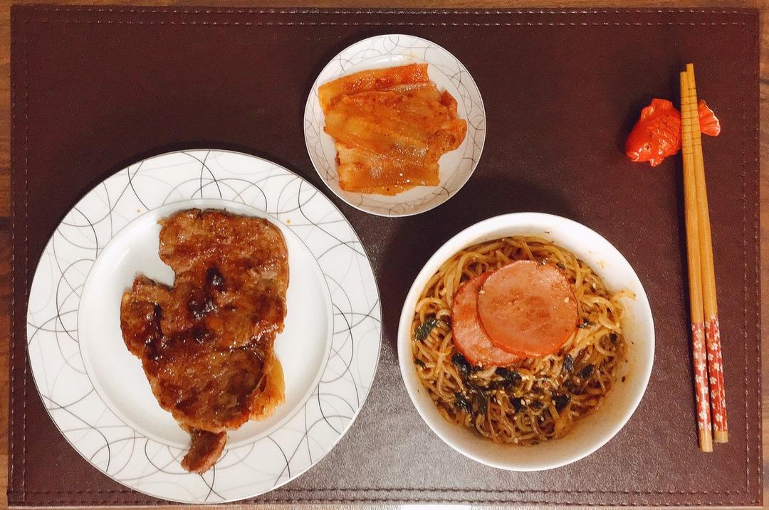 四分钟煎好一块鲜嫩多汁的牛排