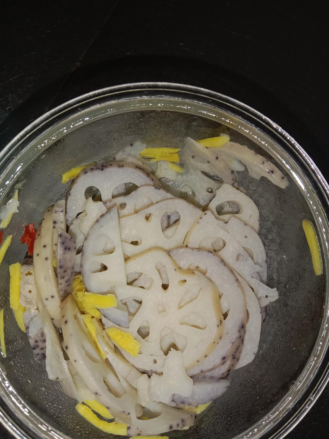 又白又脆的凉拌莲菜