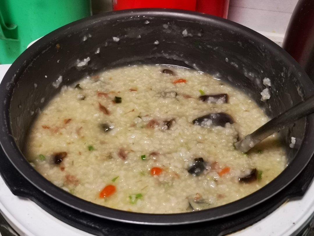 妈妈👩教我做的皮蛋瘦肉粥🥣简单快捷美味😋