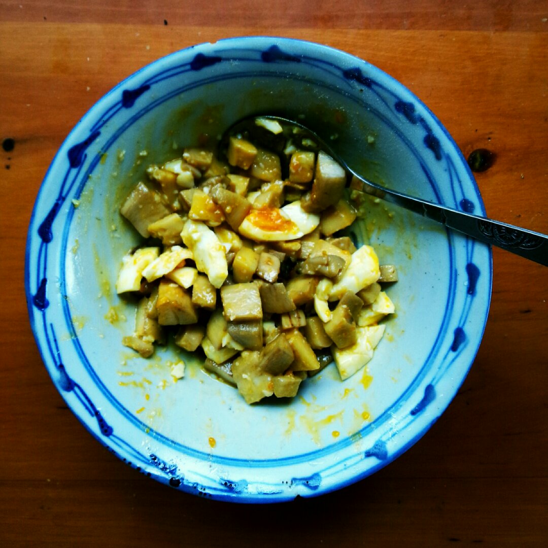 溏心蛋拌杏鲍菇。