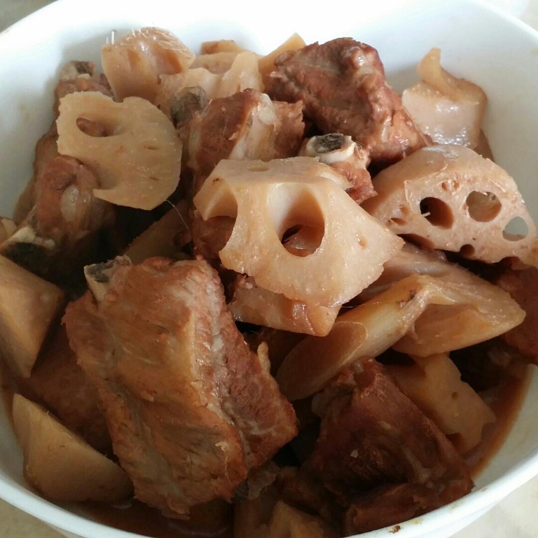 豁豁羊做的排骨烧莲藕