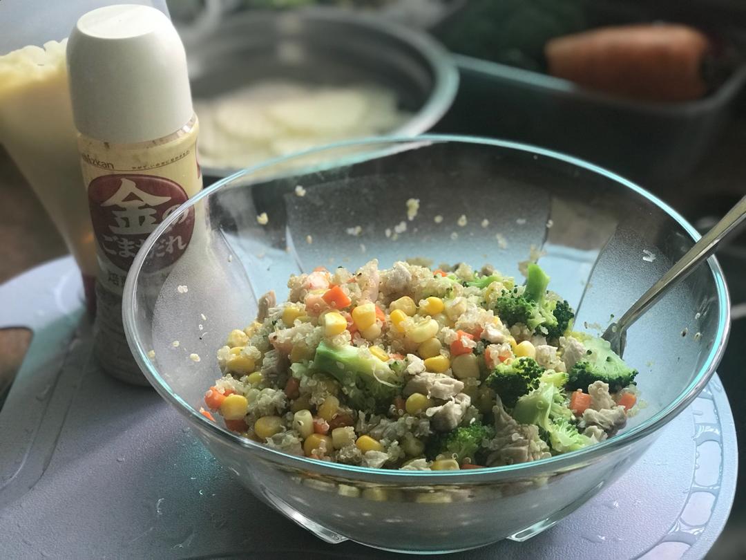 藜麦鸡胸肉沙拉