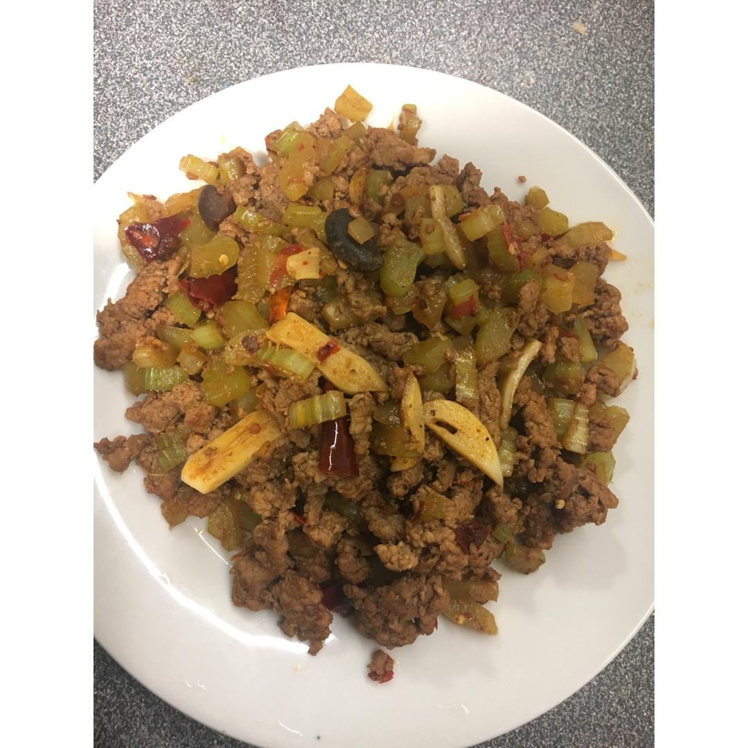 芹菜牛肉末「下饭神器」