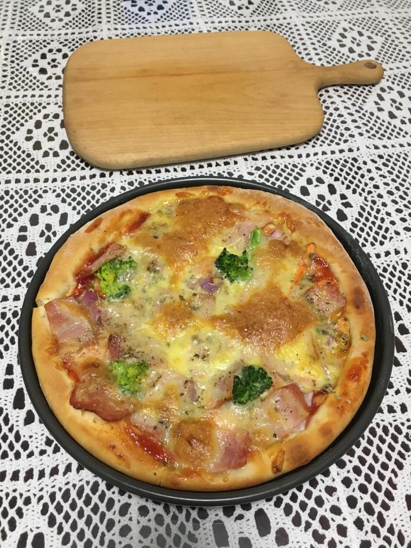 含宣软饼皮做法、自己在家也能做出馅料十足、超拉丝的美味诱人披萨
