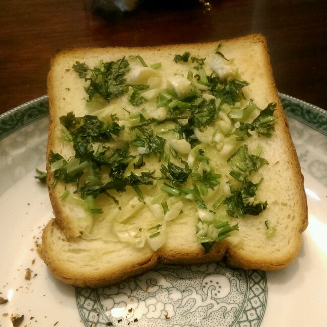 香菜蒜烤面包