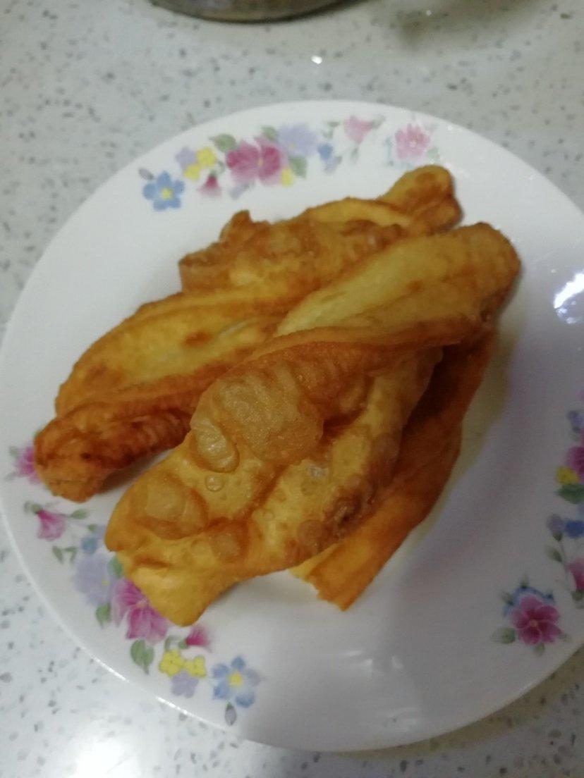 （视频菜谱）自制蓬松 炸油条