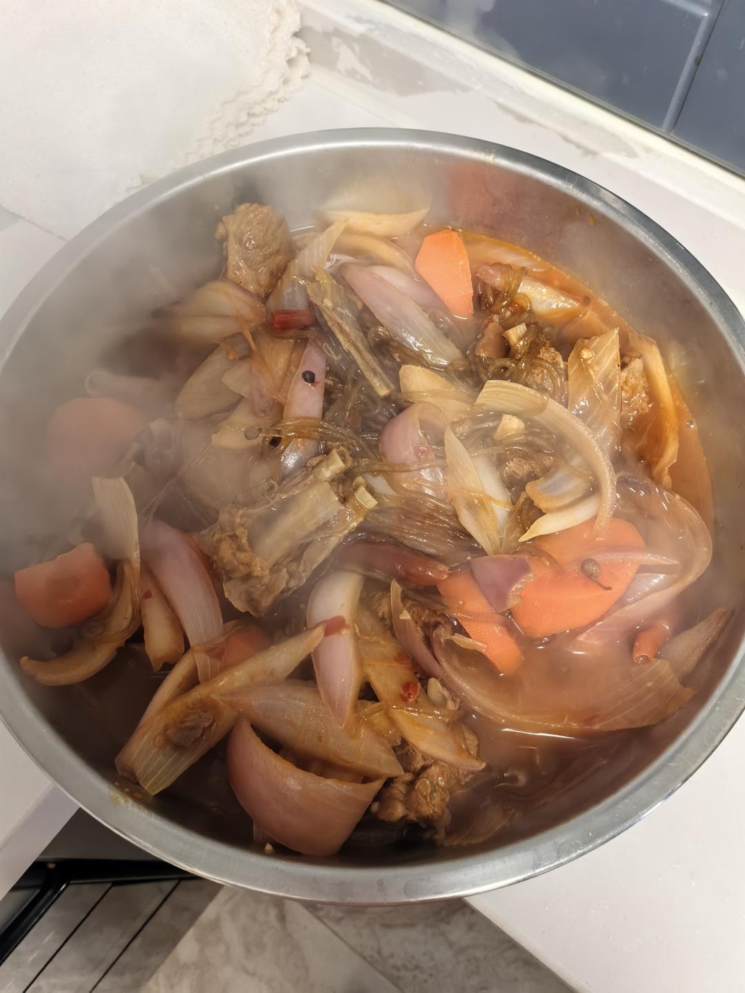 胡萝卜洋葱炖羊排