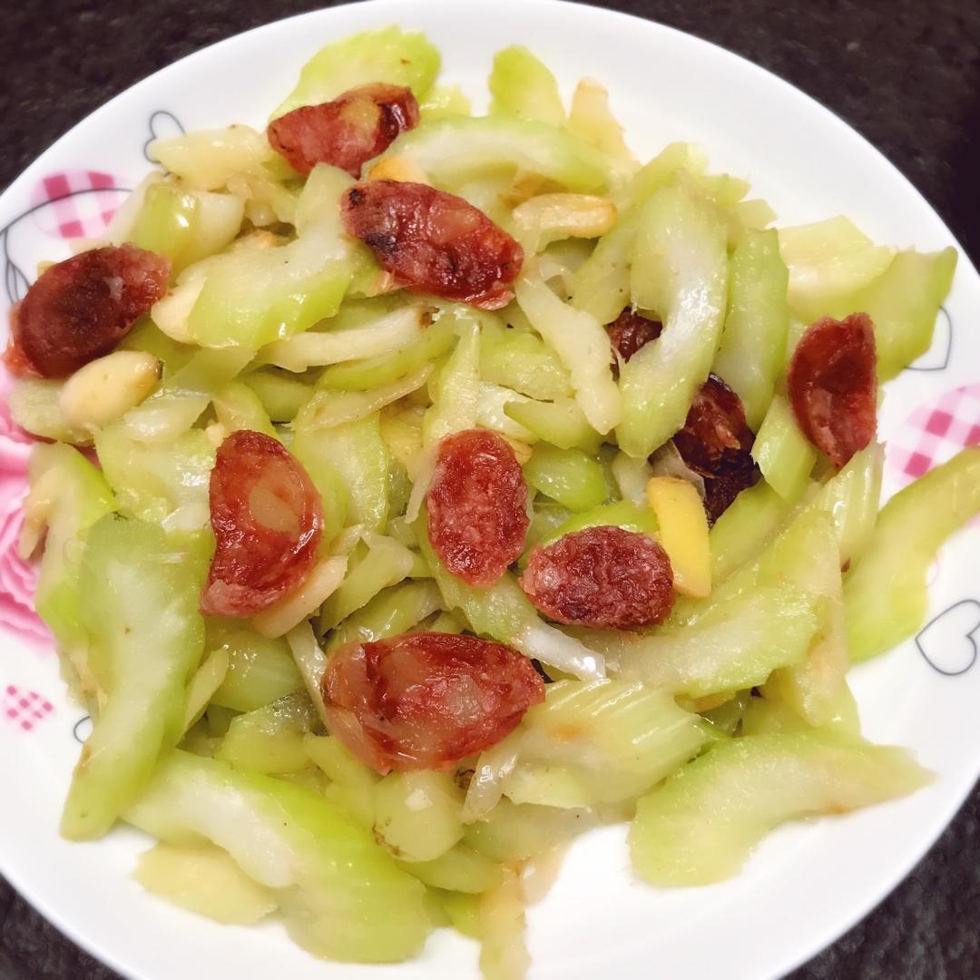 西芹炒腊肠（热菜）