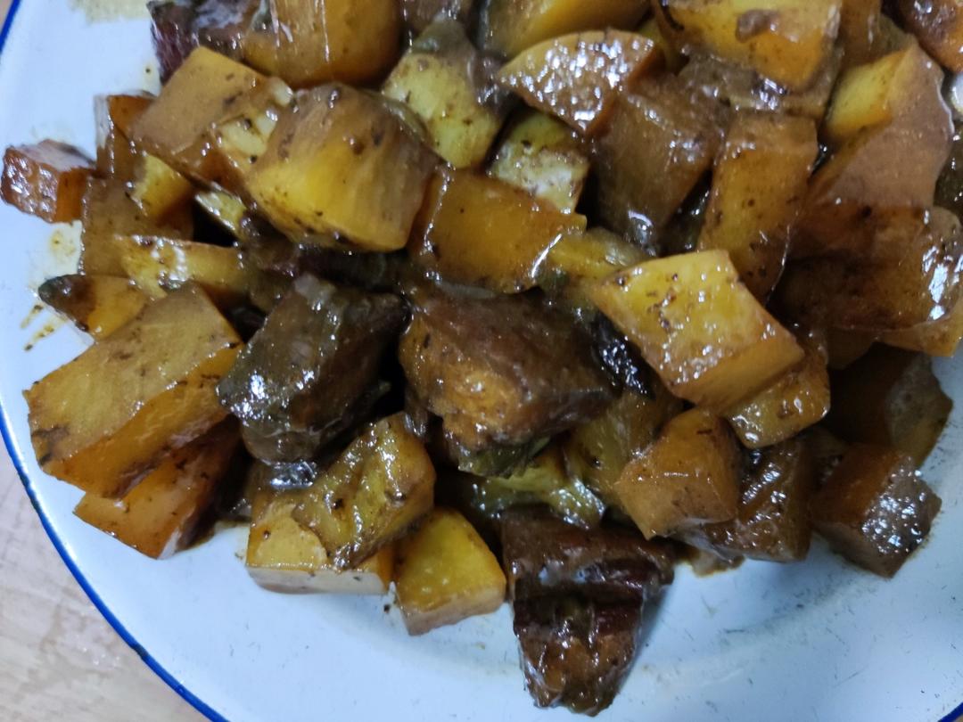 红烧肉炖土豆（丝毫不腻）