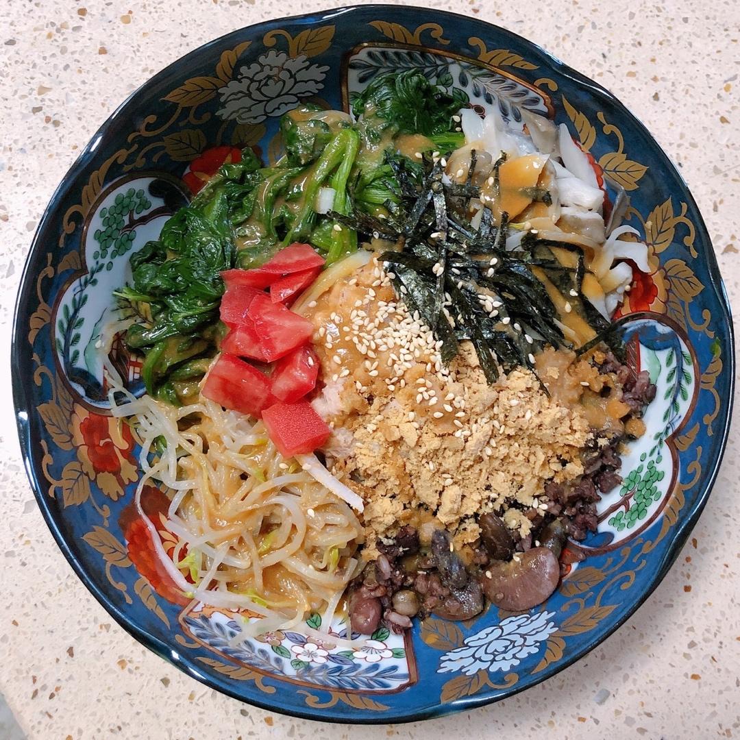 无油低卡低脂健康简单一碗端 味增汁金枪鱼杂蔬拌杂粮饭
