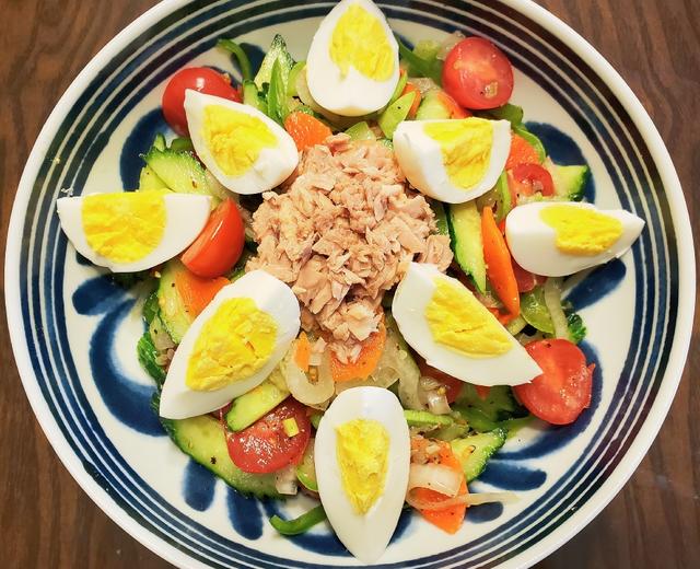 美味减脂餐之金枪鱼蔬菜沙拉的做法