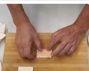锅贴乳饼的做法 步骤5