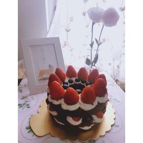 草莓的圆舞曲-巧克力裸蛋糕