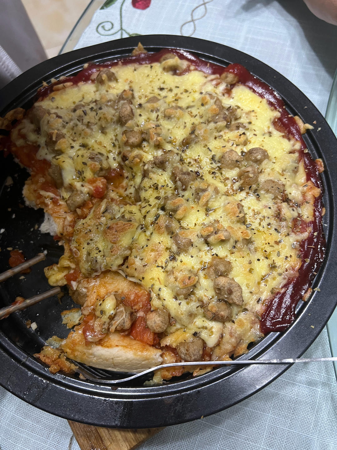 含宣软饼皮做法、自己在家也能做出馅料十足、超拉丝的美味诱人披萨