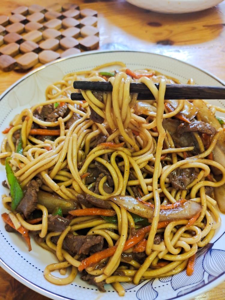 黑胡椒牛柳炒面