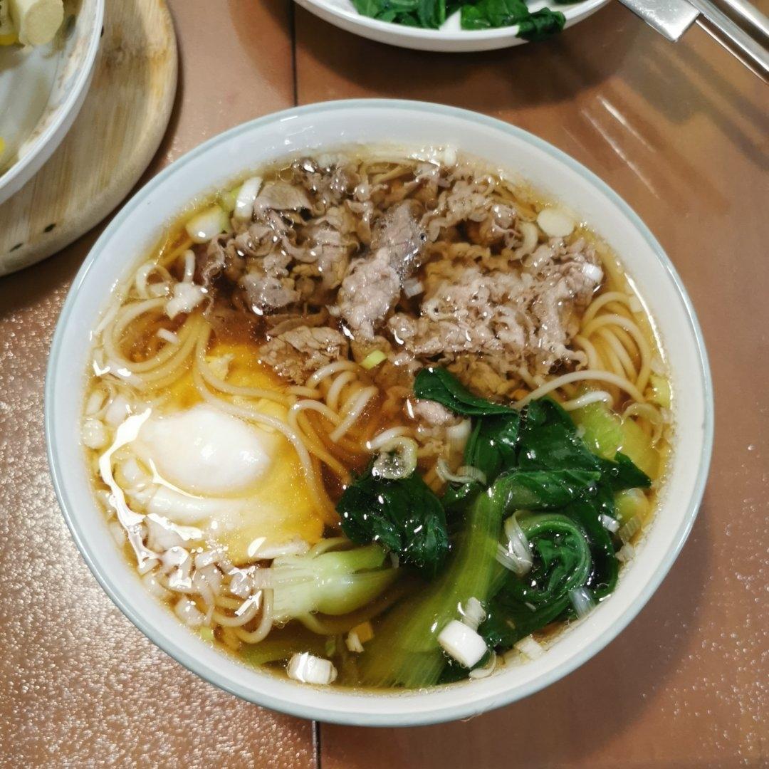 酸爽到不敢想象的浇汤肥牛面