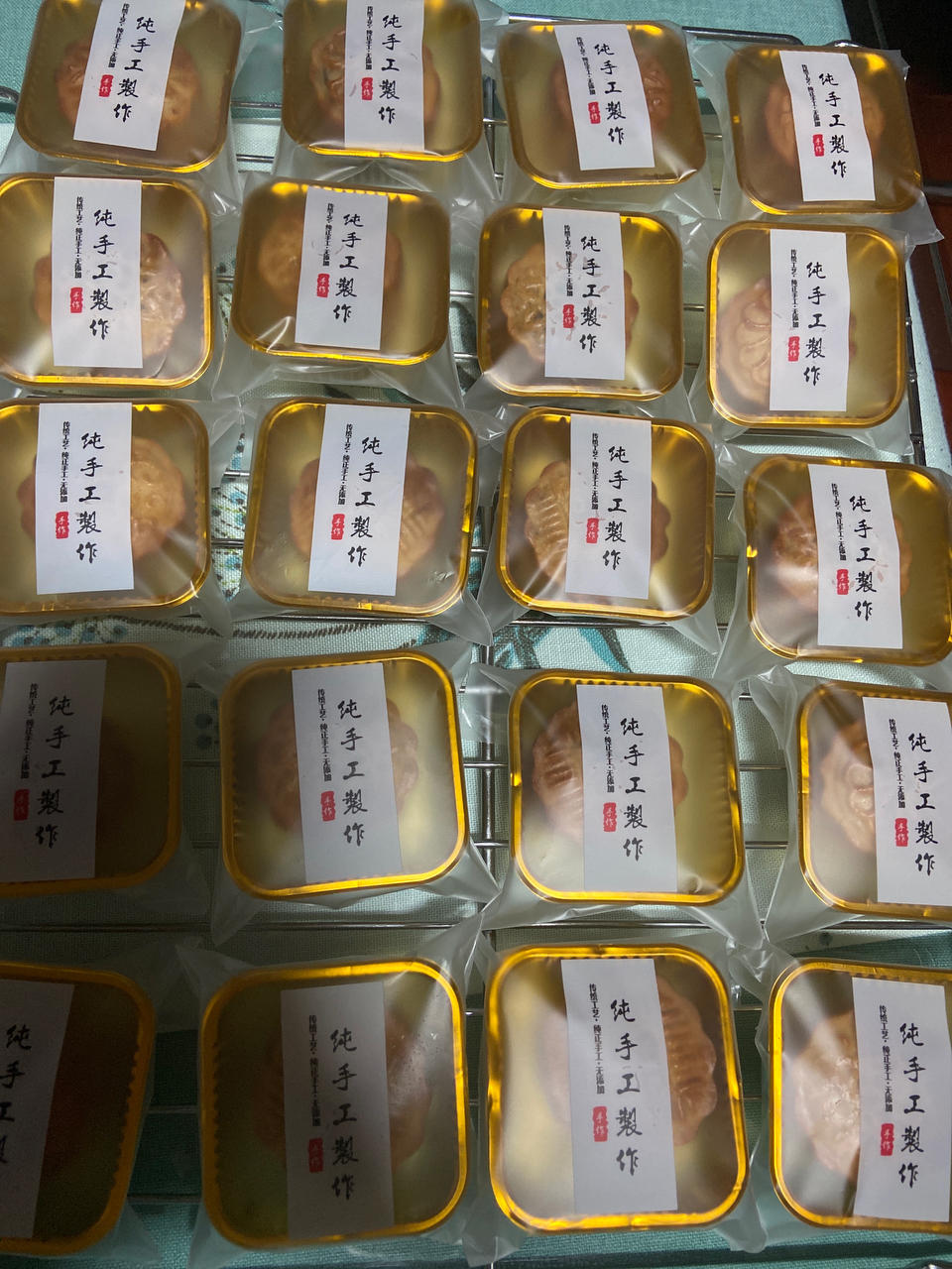 广式月饼—蛋黄莲蓉月饼