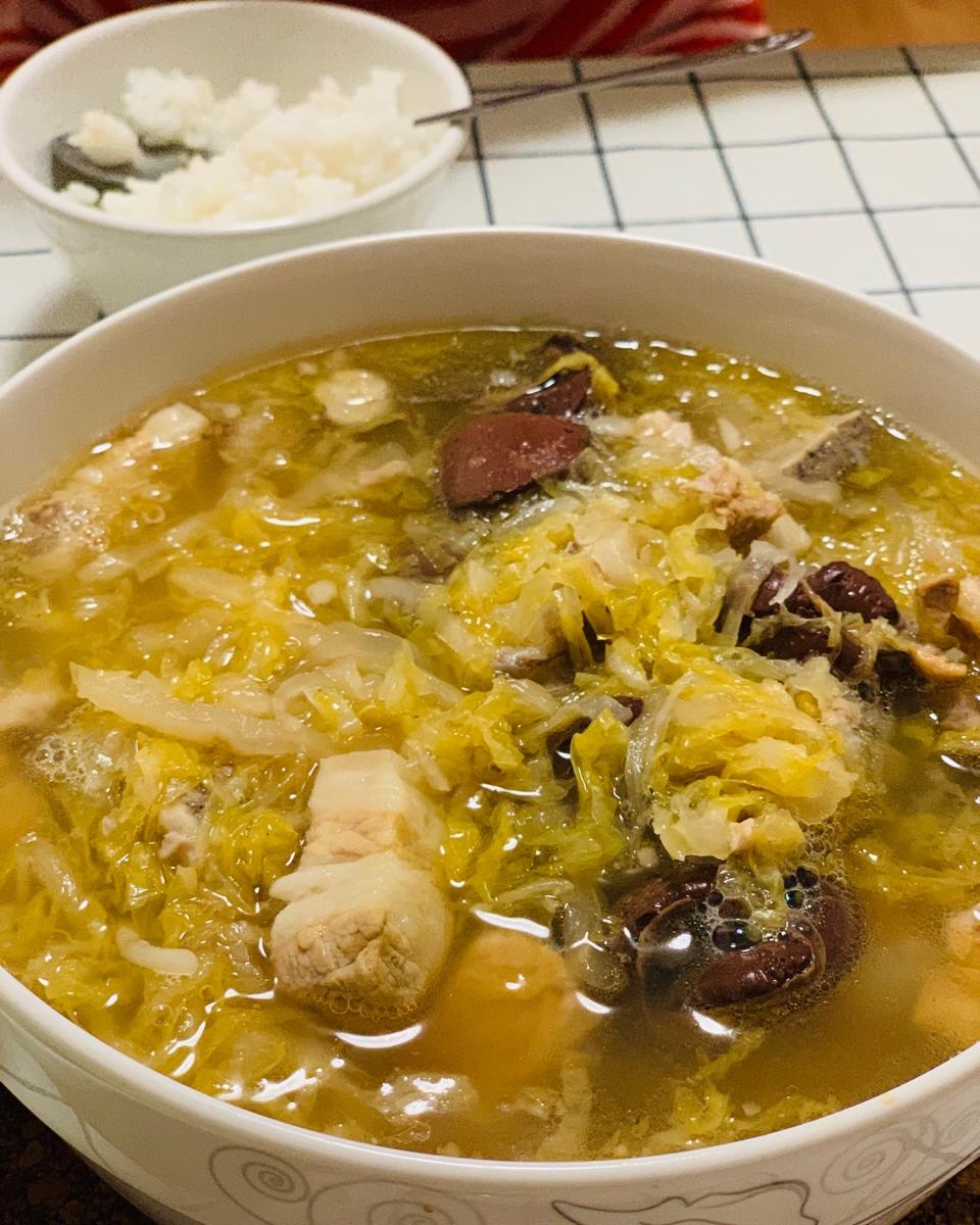 五花肉炖酸菜【最爱妈妈菜】