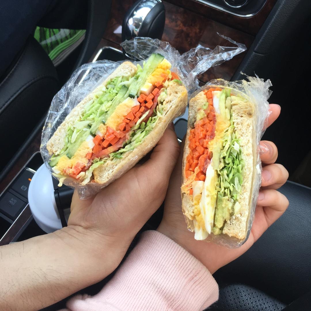 如何做超厚的沼三明治~详细tip！牛油果鸡蛋午餐肉三明治~