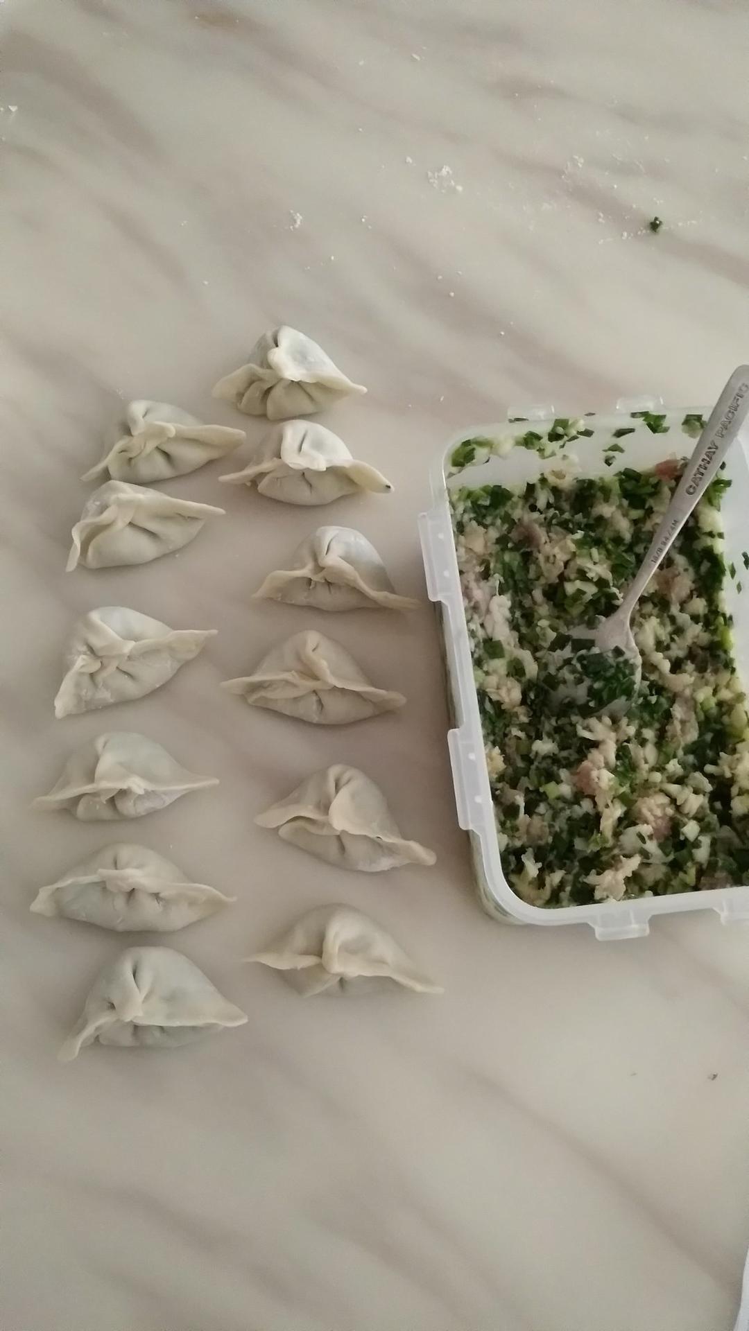 韭菜猪肉饺子(最简单最好吃又最多汁的饺子)