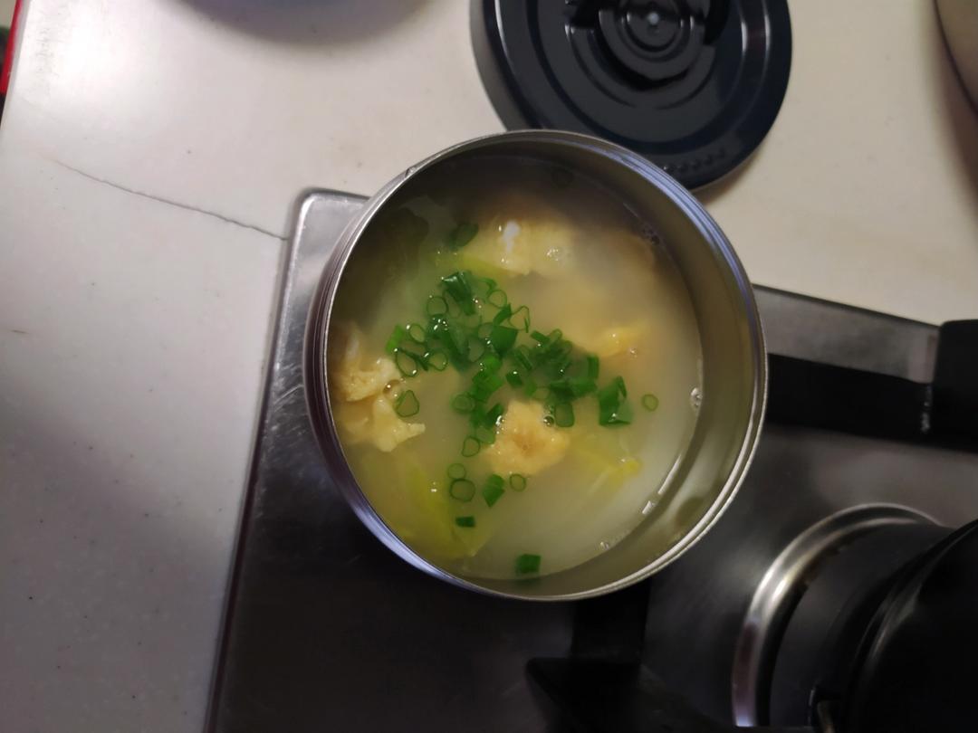 奶白色的白菜鸡蛋汤