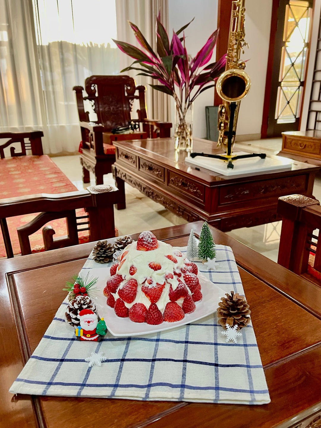 曼食慢语丨草莓芝士雪山蛋糕