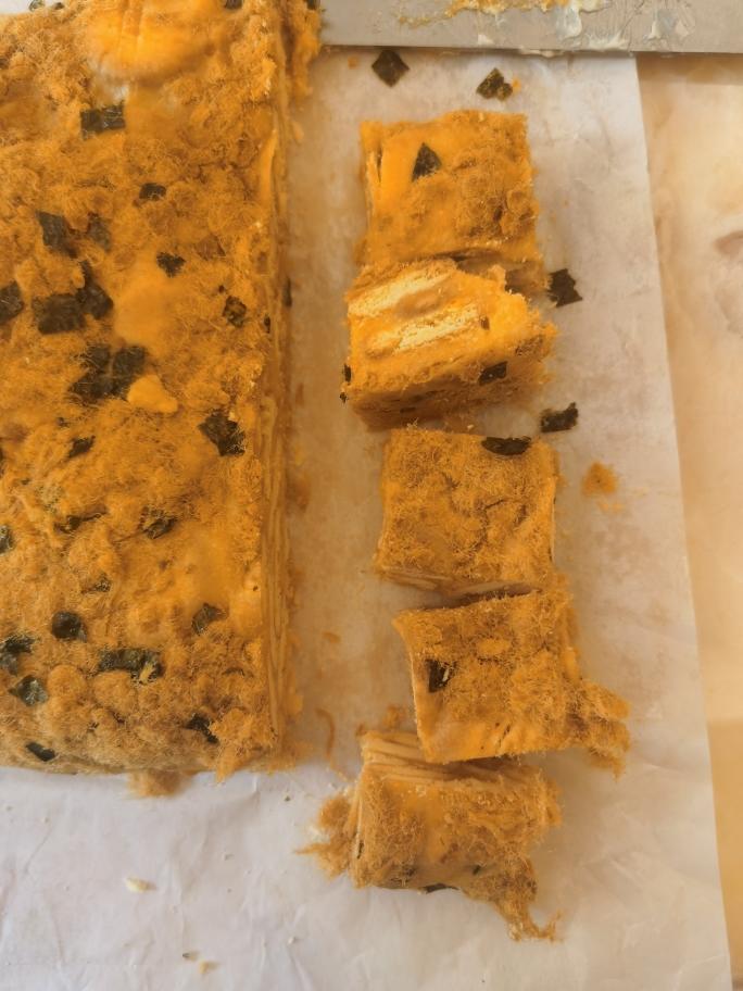 咸蛋黄肉松雪花酥的做法