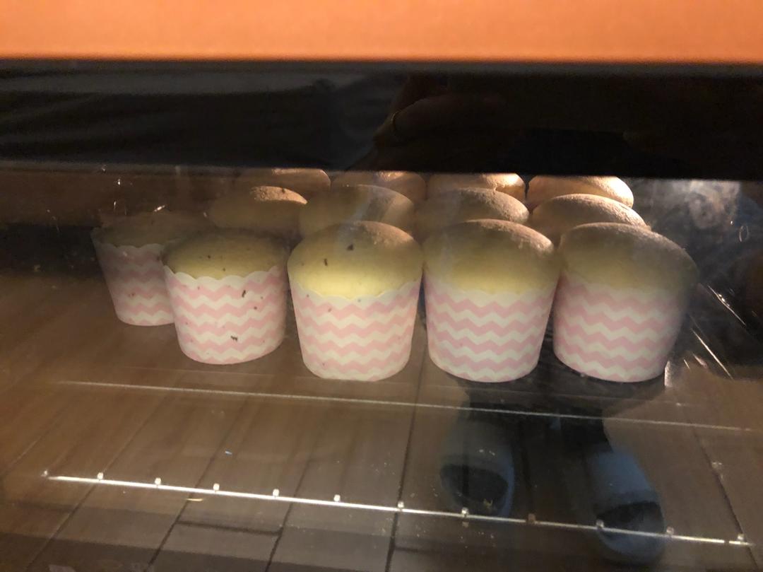 不会回缩的纸杯蛋糕--海氏烤箱定制