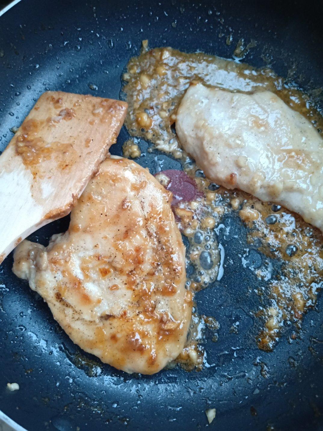酷炫屌炸天好吃的煎鸡胸肉（香蒜蜂蜜煎鸡胸肉）
