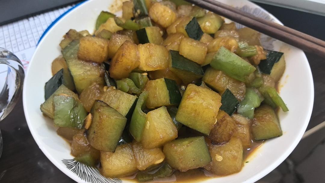 红烧冬瓜最完美做法，不加一滴水，瞬间秒杀红烧肉